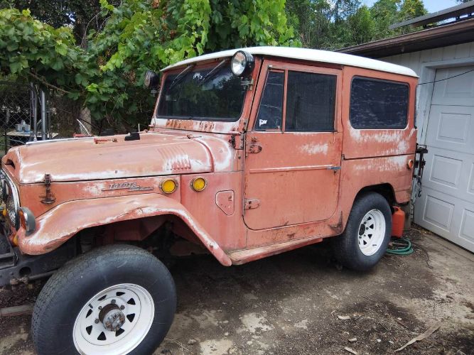 Unknown-Land-cruiser-1969-Red