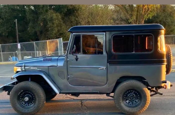 Unknown-Land-cruiser-1970-1