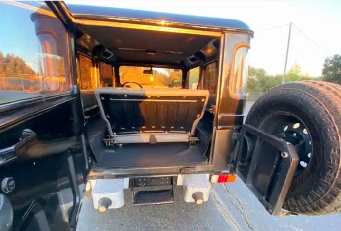 Unknown-Land-cruiser-1970-3