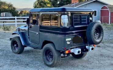 Unknown-Land-cruiser-1970