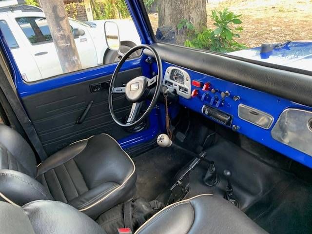 Unknown-Land-cruiser-1970-Blue-1