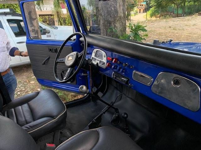 Unknown-Land-cruiser-1970-Blue-2