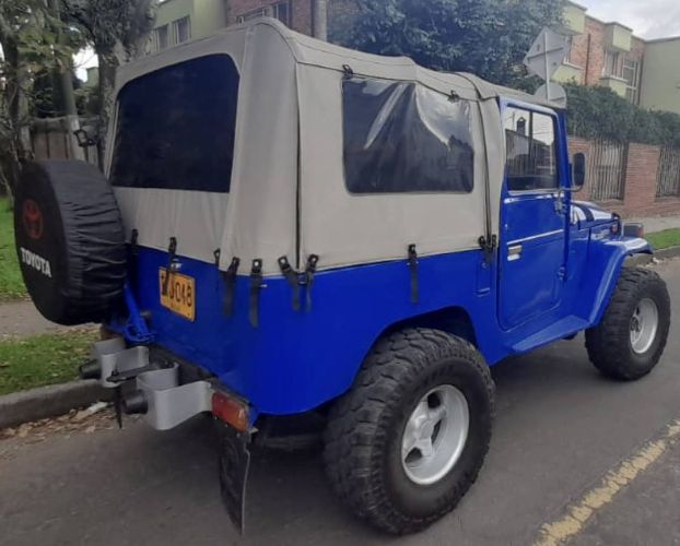 Unknown-Land-cruiser-1970-Blue-7