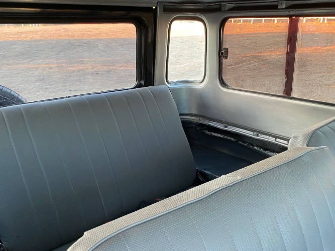 Unknown-Land-cruiser-1970-Gray-11