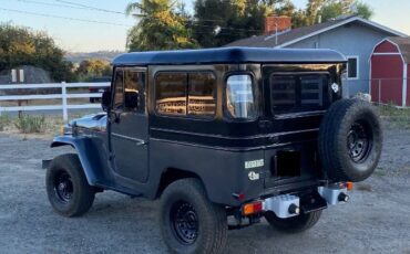 Unknown-Land-cruiser-1970-Gray-2