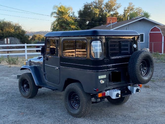Unknown-Land-cruiser-1970-Gray-2
