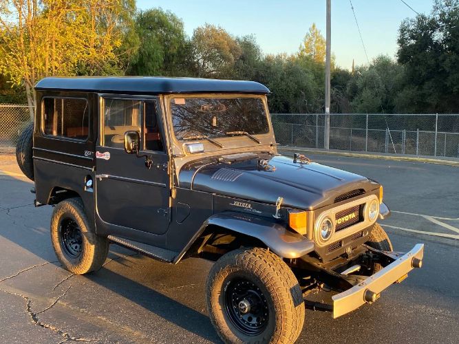 Unknown-Land-cruiser-1970-Gray-23
