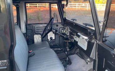 Unknown-Land-cruiser-1970-Gray-5