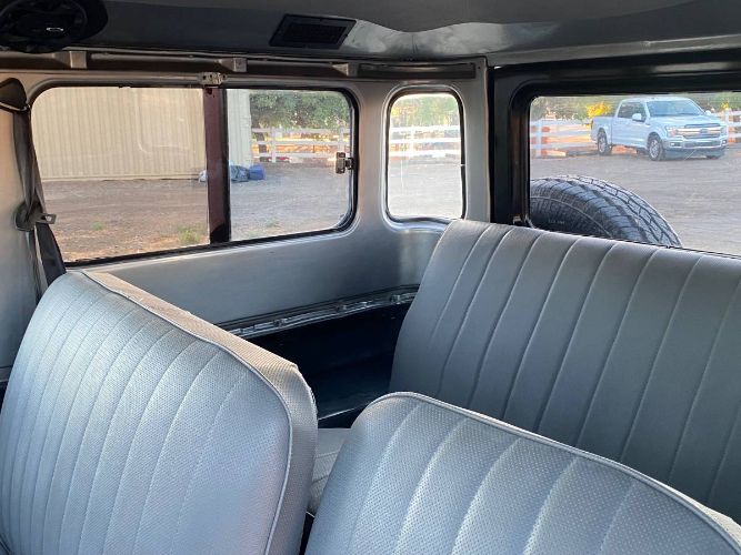 Unknown-Land-cruiser-1970-Gray-7