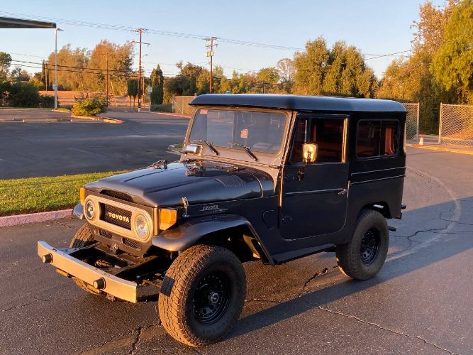 Unknown-Land-cruiser-1970-Gray-9