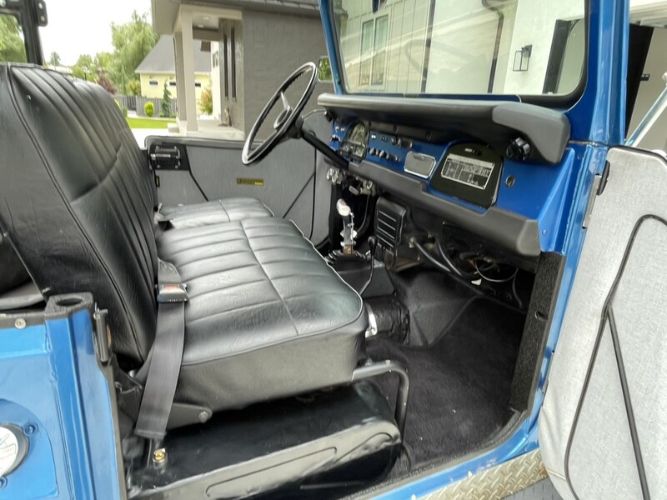 Unknown-Land-cruiser-1971-Blue-Black-10