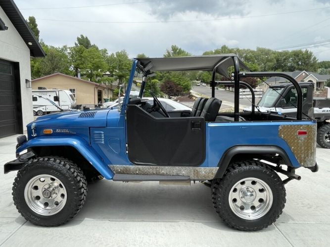 Unknown-Land-cruiser-1971-Blue-Black-15
