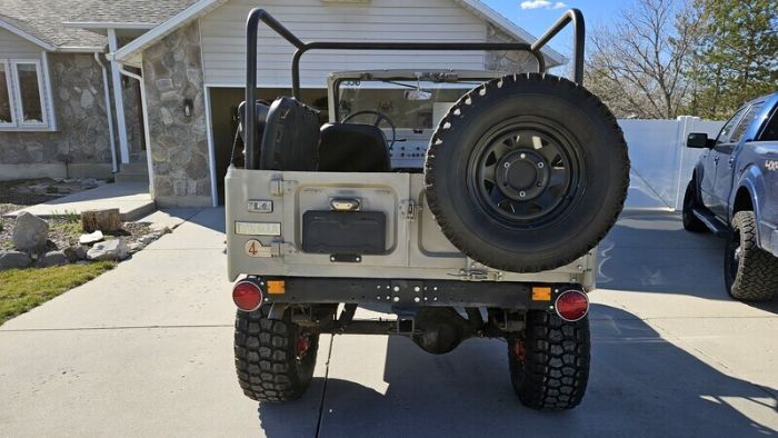 Unknown-Land-cruiser-1971-Tan-Black-13