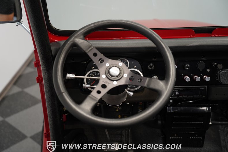 Unknown-Land-cruiser-1972-Red-Black-12