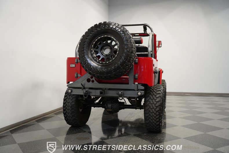 Unknown-Land-cruiser-1972-Red-Black-14