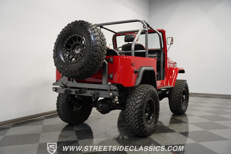 Unknown-Land-cruiser-1972-Red-Black-15
