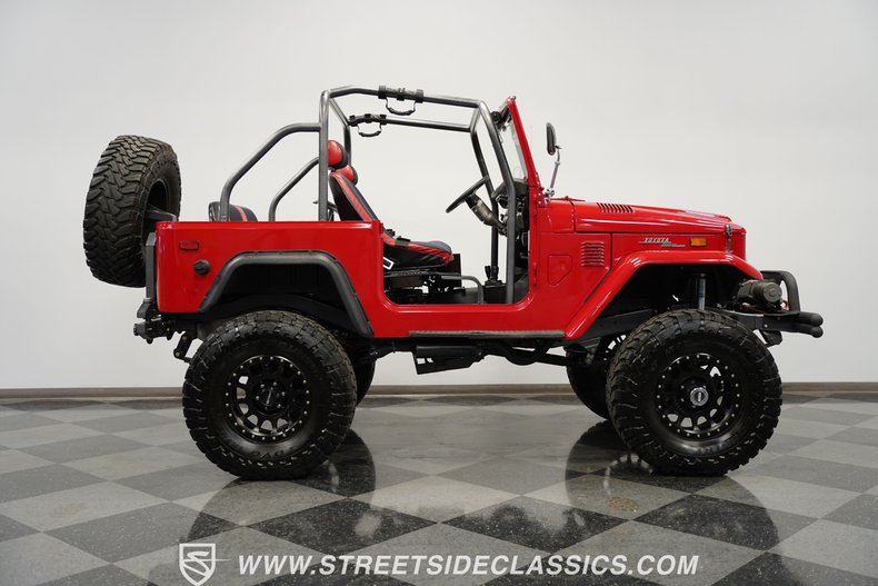 Unknown-Land-cruiser-1972-Red-Black-17