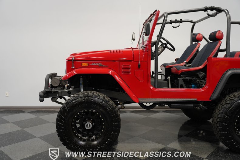 Unknown-Land-cruiser-1972-Red-Black-26