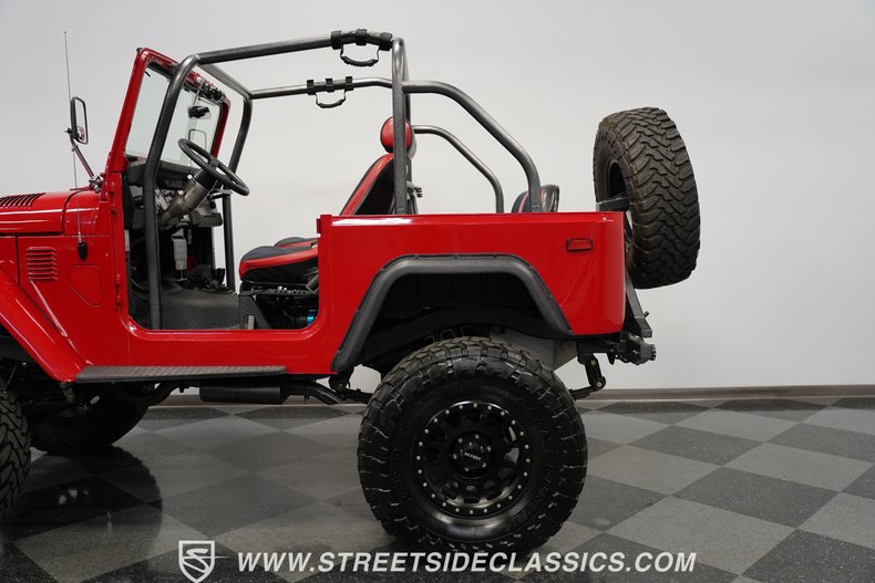 Unknown-Land-cruiser-1972-Red-Black-27