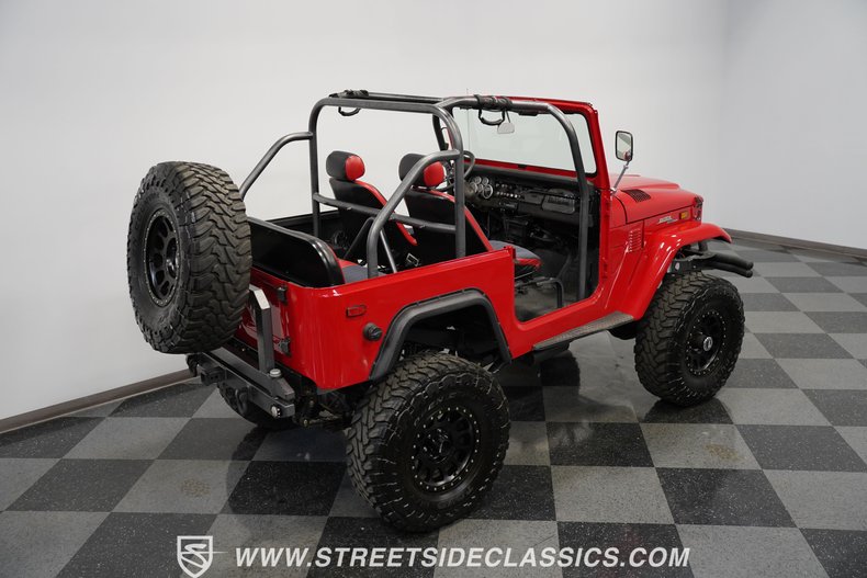 Unknown-Land-cruiser-1972-Red-Black-29