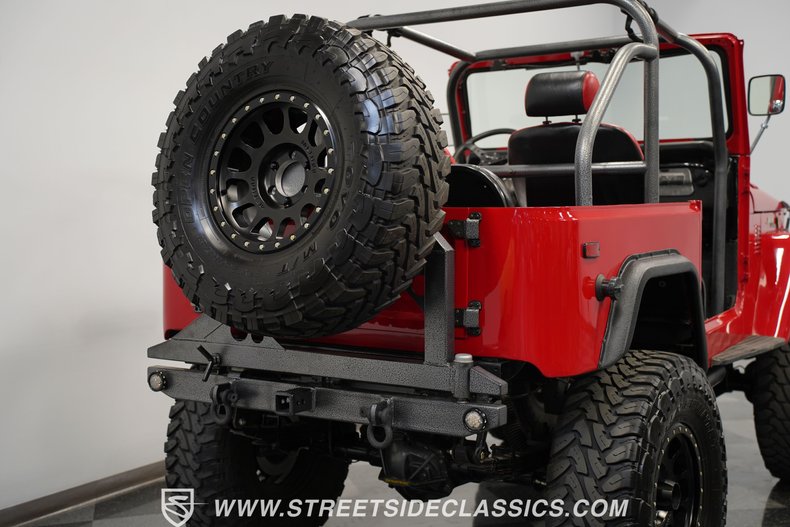 Unknown-Land-cruiser-1972-Red-Black-31