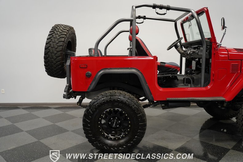 Unknown-Land-cruiser-1972-Red-Black-33