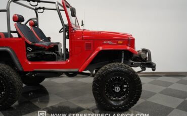 Unknown-Land-cruiser-1972-Red-Black-34