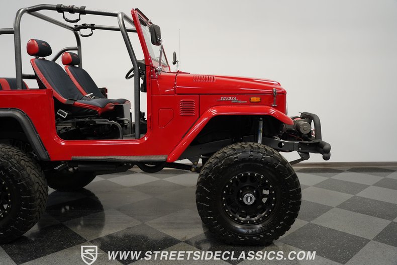 Unknown-Land-cruiser-1972-Red-Black-34
