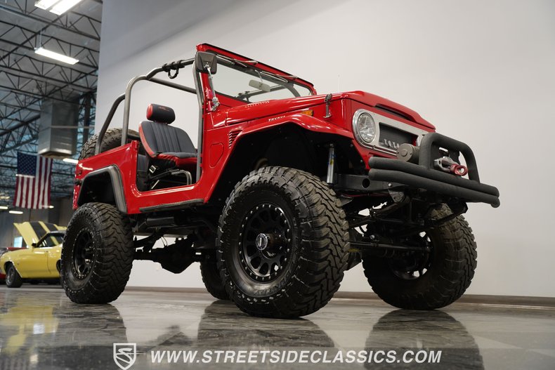Unknown-Land-cruiser-1972-Red-Black-35