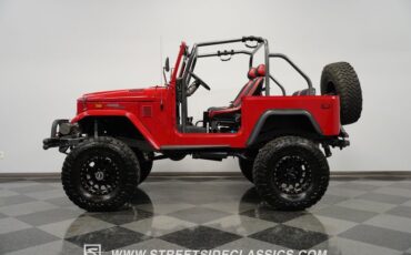Unknown-Land-cruiser-1972-Red-Black