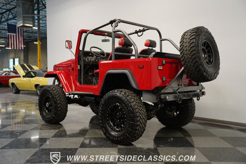 Unknown-Land-cruiser-1972-Red-Black-4