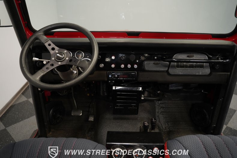Unknown-Land-cruiser-1972-Red-Black-42