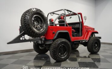 Unknown-Land-cruiser-1972-Red-Black-48
