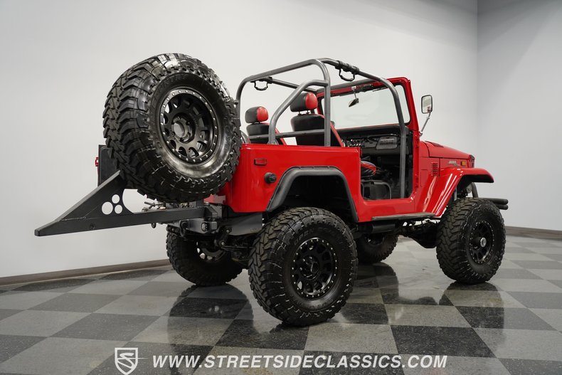 Unknown-Land-cruiser-1972-Red-Black-48