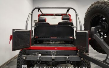 Unknown-Land-cruiser-1972-Red-Black-49