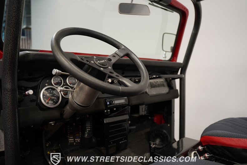 Unknown-Land-cruiser-1972-Red-Black-9