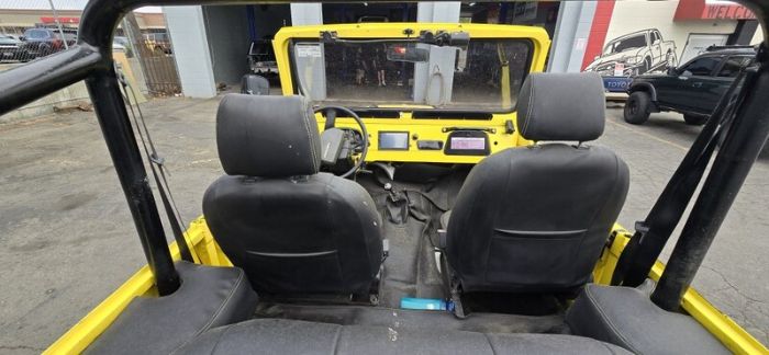 Unknown-Land-cruiser-1972-Yellow-Black-12