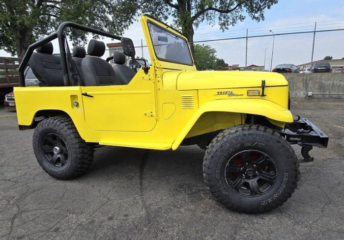 Unknown-Land-cruiser-1972-Yellow-Black-18