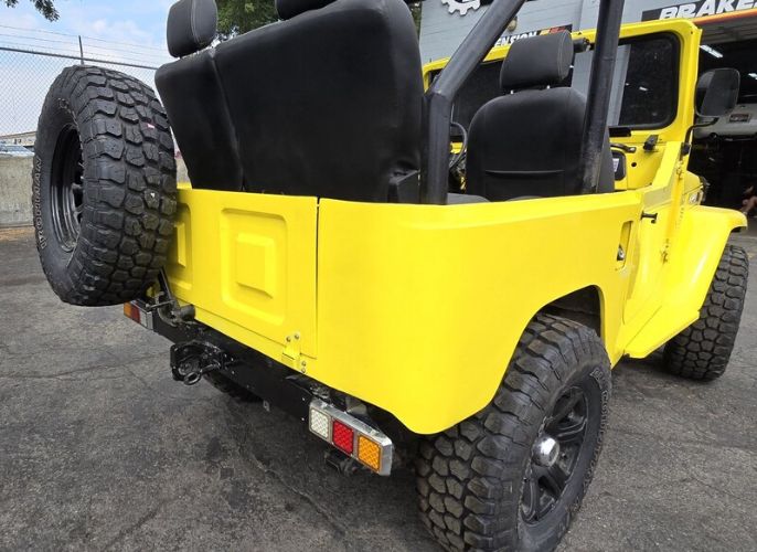 Unknown-Land-cruiser-1972-Yellow-Black-30