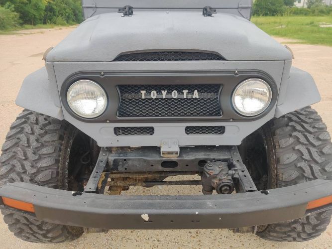 Unknown-Land-cruiser-1973-Gray-12