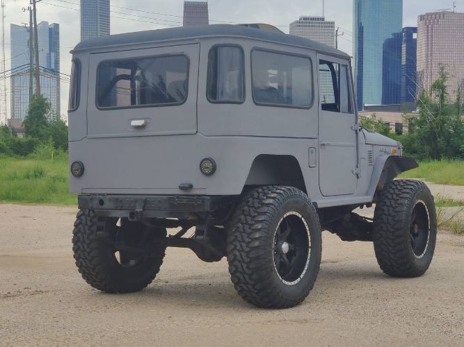 Unknown-Land-cruiser-1973-Gray-13