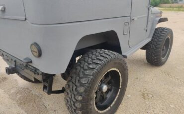 Unknown-Land-cruiser-1973-Gray-16