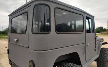 Unknown-Land-cruiser-1973-Gray-2