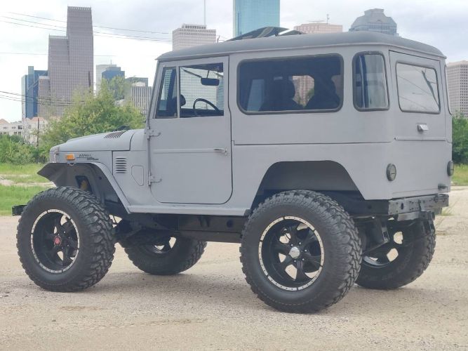 Unknown-Land-cruiser-1973-Gray-9