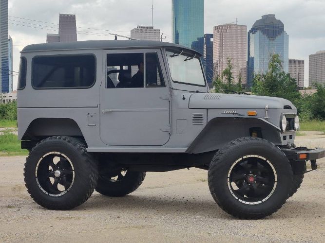 Unknown-Land-cruiser-1973-Gray