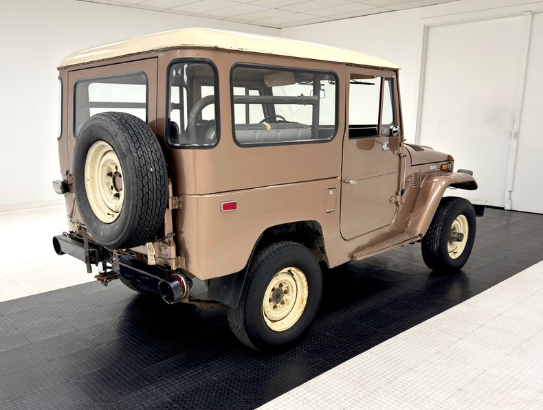 Unknown-Land-cruiser-1973-Pueblo-Brown-Black-1