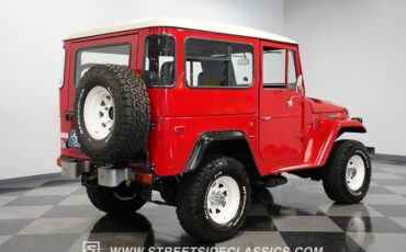 Unknown-Land-cruiser-1974-Red-Black-10