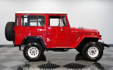 Unknown-Land-cruiser-1974-Red-Black-19