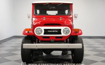 Unknown-Land-cruiser-1974-Red-Black-22