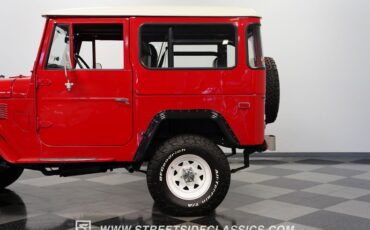 Unknown-Land-cruiser-1974-Red-Black-29